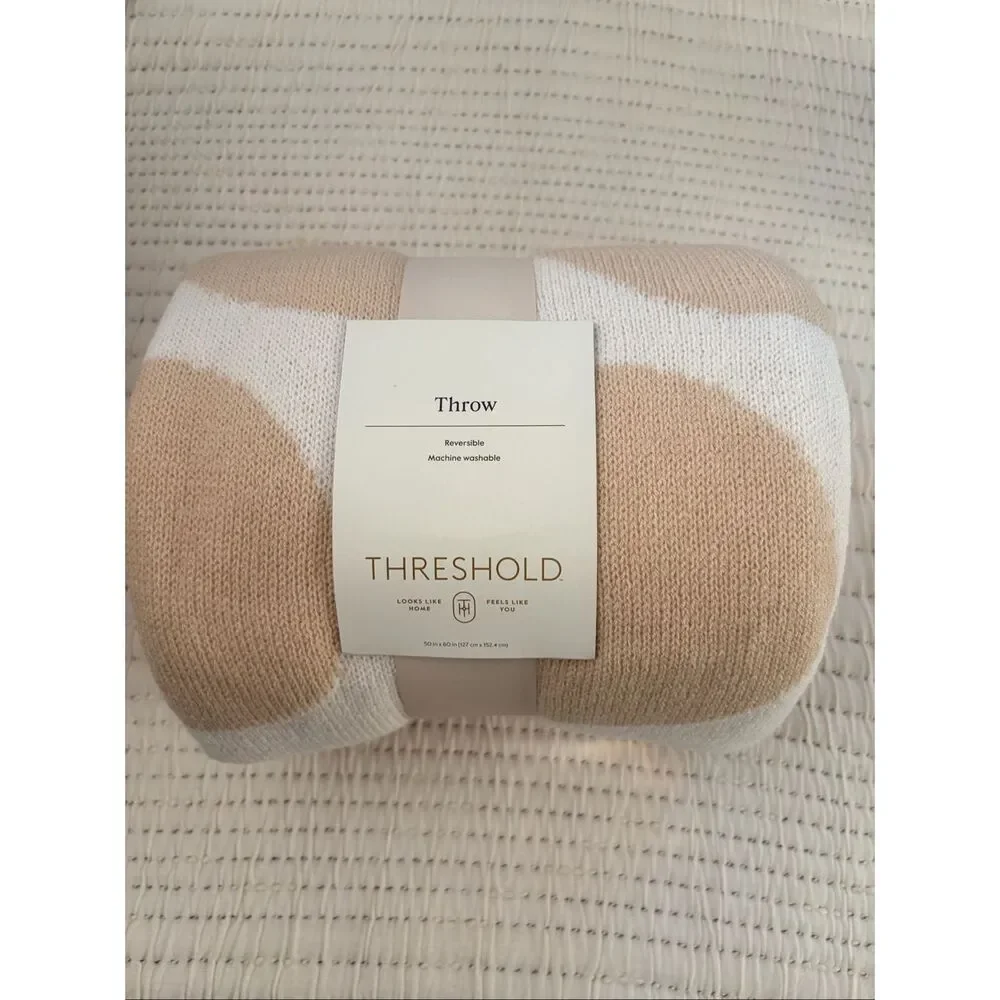 NEW Threshold Beige Cream Pattern Knit Throw Blanket 50x60 Reversible Cozy Targe